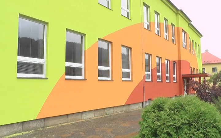 ŠKOLÁKY VE TŘÍDÁCH VYSTŘÍDALI ŘEMESLNÍCI