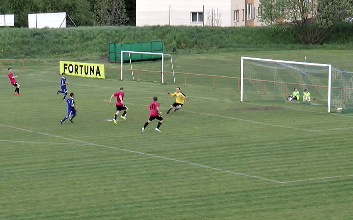 DOMÁCÍ FOTBALISTÉ PORAZILI DVŮR KRÁLOVÉ NAD LABEM