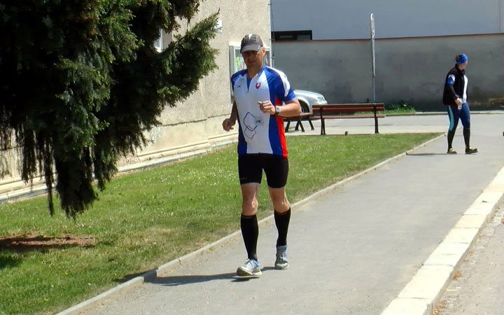 VYTRVALOSTNÍ ZÁVOD 24 HODIN NA NOHÁCH VYHRÁLA MONIKA JIRÁSKOVÁ