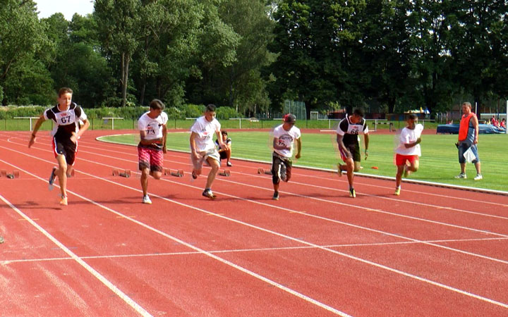 ŽÁCI SPECIÁLNÍCH ŠKOL SOUTĚŽILI V NÁRODNÍM KOLE ATLETICKÉHO ČTYŘBOJE