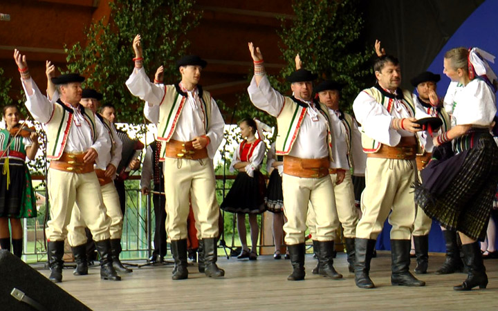 FOLKLORNÍ FESTIVAL PŘILÁKAL NÁVŠTĚVNÍKY AŽ ZE SLOVENSKA