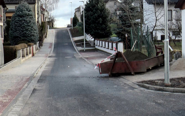 STAVEBNÍ PRÁCE V ULICÍCH SE BLÍŽÍ KE KONCI