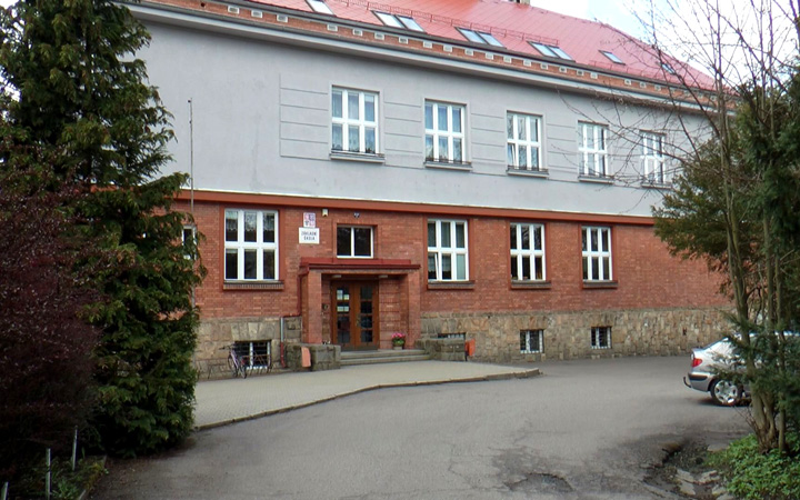 ŠKOLA POŘÁDÁ VE SVÉM SPORTOVNÍM AREÁLU “CHARITATIVNÍ BĚH DOBRÁKU”