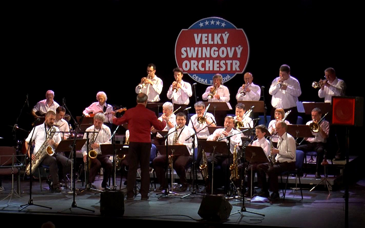 S VELKÝM SWINGOVÝM ORCHESTREM HRÁLA ALŽBĚTA POUKAROVÁ