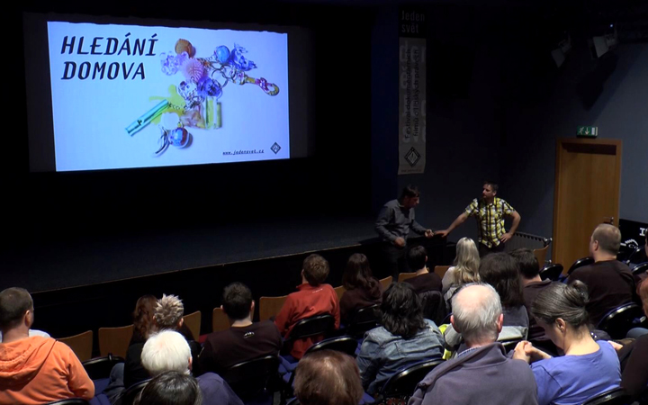 FESTIVAL JEDEN SVĚT TENTO ROK VÝRAZNĚ POMÁHAL