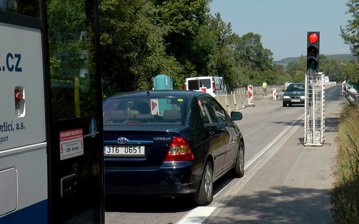 NA SILNICÍCH V REGIONU JE ŘADA DOPRAVNÍCH OMEZENÍ