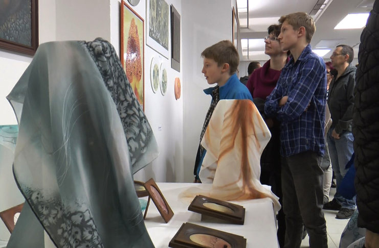 VÝSTAVA VÝTVARNÝCH PRACÍ LIBUŠE NERADOVÉ A ŽÁKŮ ZUŠ