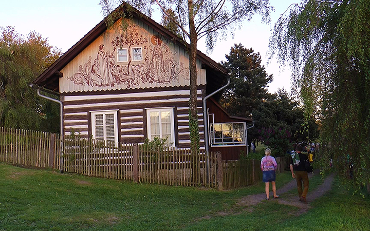 NÁVŠTĚVNÍCI SE V CHALOUPCE SETKALI S JEJÍMI DÁVNÝMI OBYVATELI