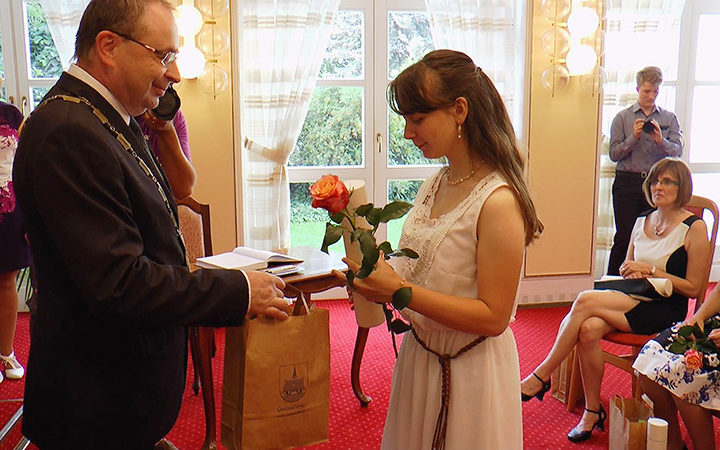 OBŘADNÍ SIŇ HOSTILA TRADIČNÍ PŘEDÁVÁNÍ “CEN COMENIUS”
