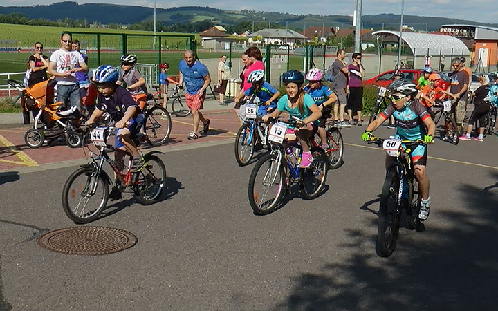 DĚTI ZÁVODILY O POSTUP DO FINÁLE CYKLO AKCE "HLEDÁ SE VÍTĚZ"