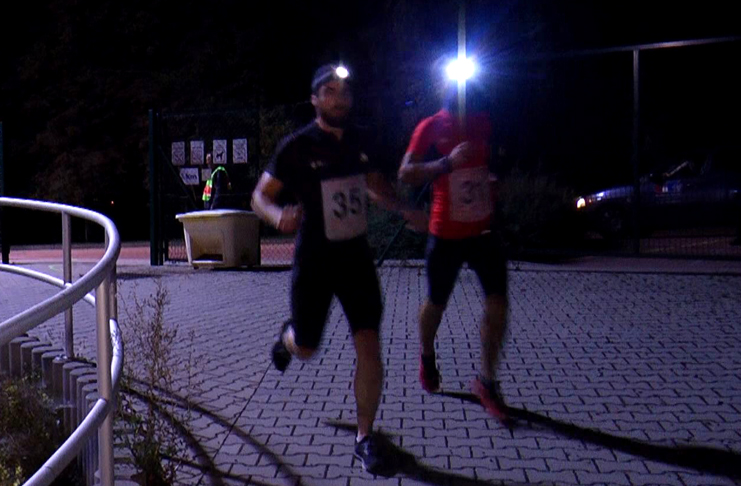 PREMIÉROVÝ “NOČNÍ BĚH LANŠKROUNEM” PŘILÁKAL DESÍTKY SPORTOVCŮ