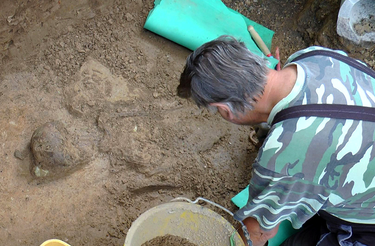 NA STARÉM HŘBITOVĚ PROBÍHÁ ARCHEOLOGICKÝ PRŮZKUM