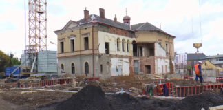 STAVBA KULTURNÍHO DOMU POKROČILA, BYLY ZAHÁJENY PRÁCE NA PŘÍSTAVBĚ