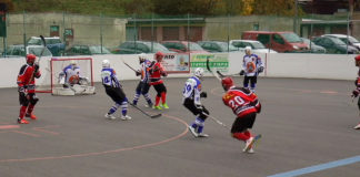 O VÝSLEDKU HOKEJBALOVÉHO DUELU ROZHODLY AŽ SAMOSTATNÉ NÁJEZDY