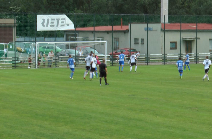 FOTBALISTÉ JISKRY UDEŘILI V ZÁVĚRU UTKÁNÍ, DOBROVICE ODJELA S PRÁZDNOU