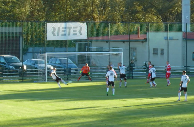 HRÁČI JISKRY NADĚLILI ČERVENÝMI KARTAMI OSLABENÝM ŠTĚCHOVICÍM “TROJKU”