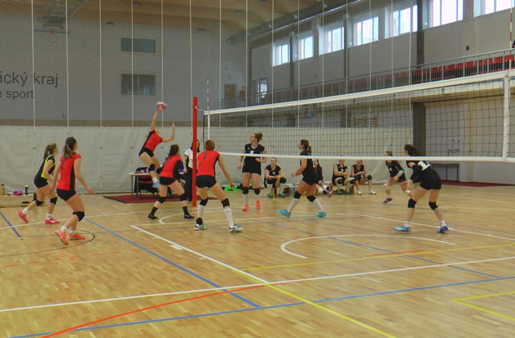 PRVNÍ LETOŠNÍ VÍTĚZSTVÍ SI NA ÚČET PŘIPSALY VOLEJBALISTKY SOKOLA