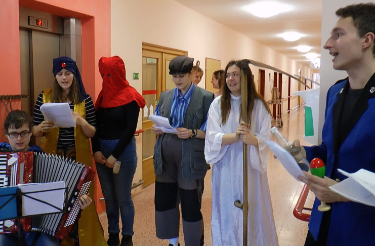 V DOMOVĚ PRO SENIORY SE KONALO MASOPUSTNÍ VYSTOUPENÍ