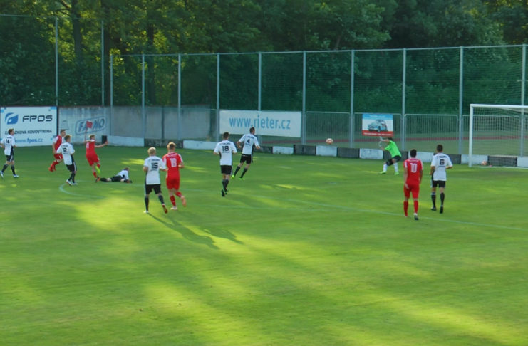 FOTBALISTŮM JISKRY SKONČILA SEZONA, ROZLOUČILI SE S NÍ VÍTĚZSTVÍM