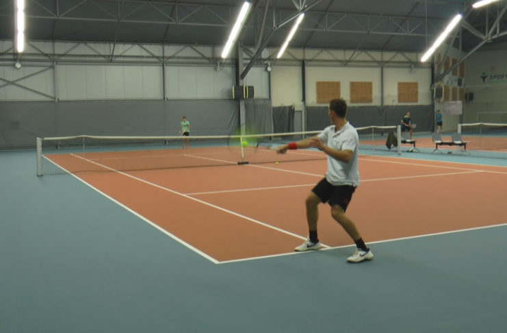 TURNAJE V RACKETLONU SE ZÚČASTNILI NOVÁČCI I ZKUŠENÍ HRÁČI