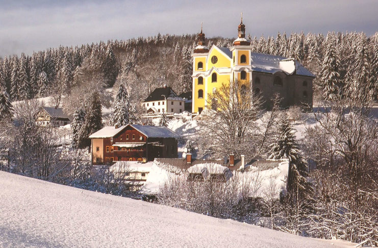 FOTOGRAF ROSTISLAV BARTOŇ VZDÁVÁ V KULTURNÍM CENTRU HOLD KRAJINĚ