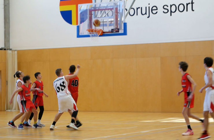 SPORTOVNÍ HALA SKALKA BYLA DĚJIŠTĚM DERBY KADETŮ U17 V BASKETBALE