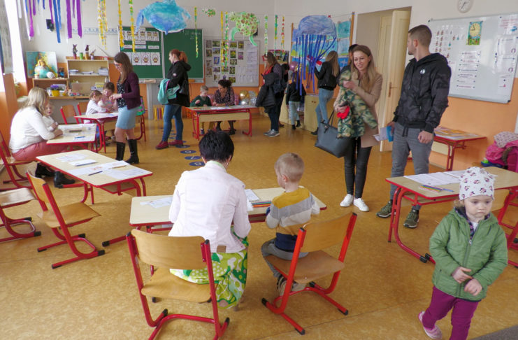 BĚHEM ZÁPISU PŘIVÍTALA ZŠ ALOISE JIRÁSKA DESÍTKY BUDOUCÍCH PRVŇÁČKŮ