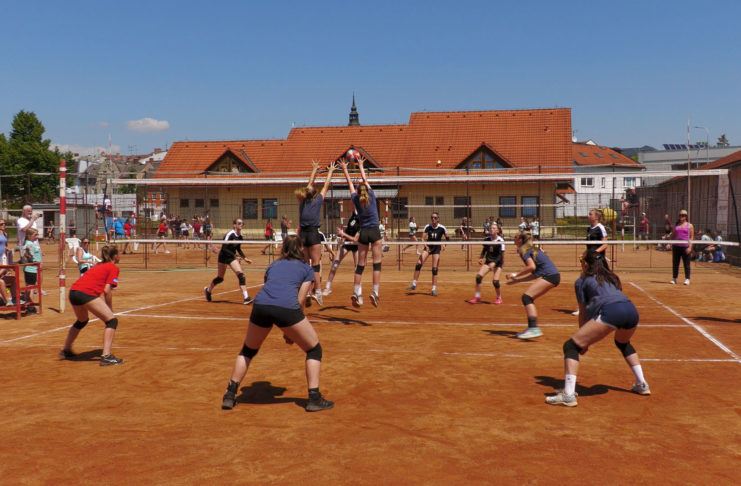 DOMÁCÍ VOLEJBALISTKY “A” TÝMU ZVÍTĚZILY V TURNAJI STARŠÍCH ŽÁKYŇ