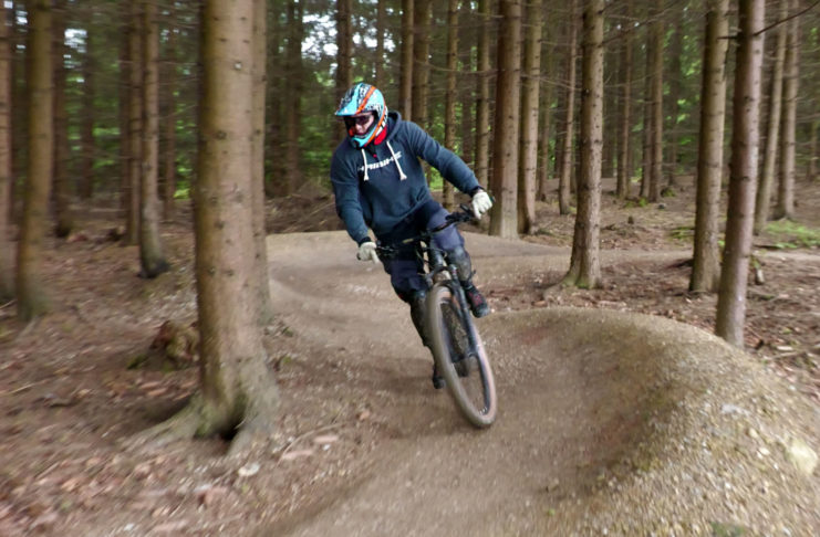 BAJKEŘI Z RŮZNÝCH KOUTŮ REPUBLIKY SE SJELI DO BIKE RESORTU PEKLÁK