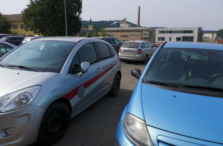 VOLBY 2022 – KANDIDUJÍCÍ STRANY VÍ JAK SE VYPOŘÁDAT S NEDOSTATKEM PARKOVACÍCH STÁNÍ