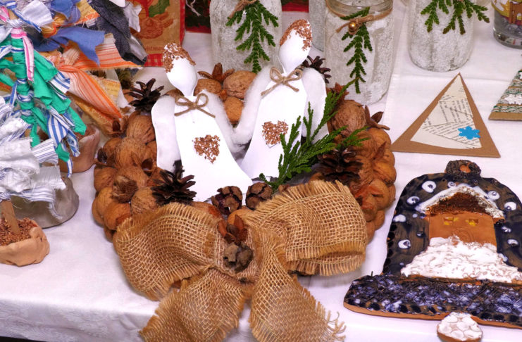 GALERIE POD RADNICÍ OŽILA VÁNOČNÍ VÝSTAVOU MÍSTNÍHO ČERVENÉHO KŘÍŽE