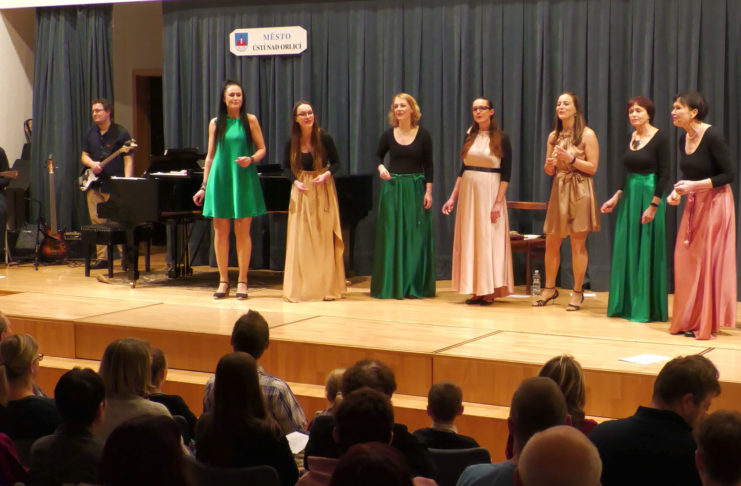 VOKÁLNÍ OKTETO GENERACE ZNOVU PŘILÁKALO DO MÍSTNÍ ZUŠ SVÉ PŘÍZNIVCE