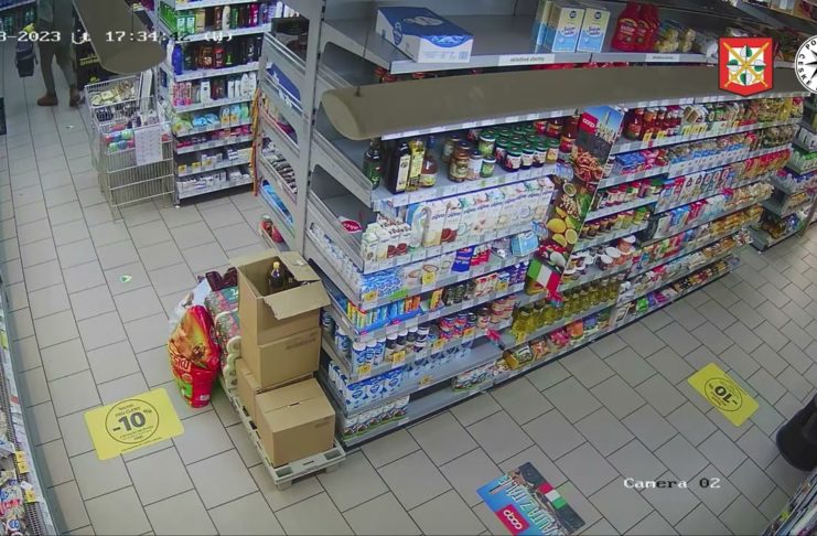 POZNÁTE MUŽE NA ZÁZNAMU? POLICISTÉ ŽÁDAJÍ VEŘEJNOST O POMOC SE ZTOTOŽNĚNÍM PODEZŘELÉHO