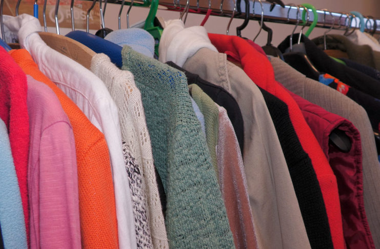 SMYSLEM KOMUNITNÍHO ŠATNÍKU RC ROSA JE RECYKLACE A UDRŽITELNOST