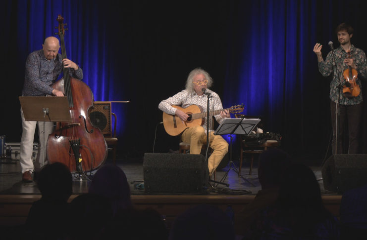 V Kulturním centru se o zábavu postaralo trio Uhlíř, Jiráň a Bradáč