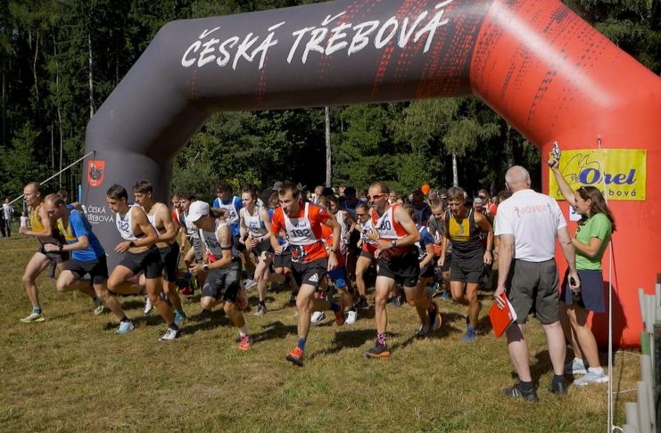 Cross po lyžařských tratích přilákal rekordních 237 běžců, od ročenky po veterány