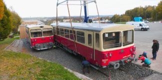 Železniční motoráky z 70. let dorazily na Peklák, stanou se zázemím pro lyžaře