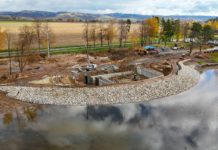 Dlouhý rybník v Lanškrouně se plní vodou, biotopové koupaliště roste podle plánu