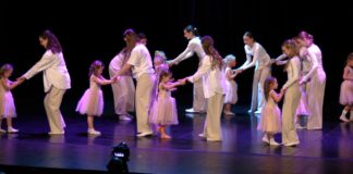 Taneční škola v České Třebové okouzlila diváky barevnou přehlídkou Podzimní doteky