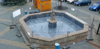 Historická kašna v Lanškrouně je po rekonstrukci hotova, na jaře opět zatryská voda