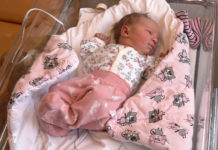 Kristýnka a Sebastian jsou první miminka roku 2026 v Pardubickém kraji