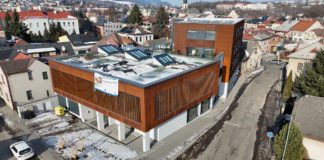 Nová knihovna v České Třebové má stavbu za sebou, vybavuje se nábytkem