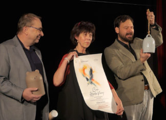 Tři sestry, šest žen! Orlická Thálie odstartovala netradiční operetou