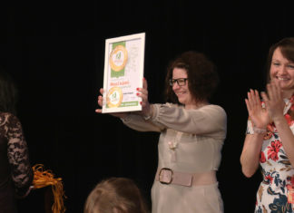 Dětský smích a životní moudrost: Česká Třebová získala certifikát za mezigenerační spolupráci