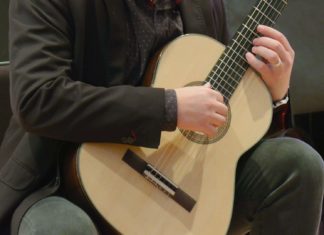 Zlatý věk kytary ožil v orlickoústecké ZUŠ, žáci nahlédli do tajů výroby mistrovských nástrojů