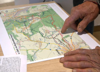 Jubilejní padesátý ročník Putování za třebovským kohoutem přilákal turisty i rodiny s dětmi