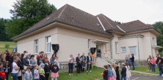 Černovírská školka slavila 100 let budovy tancem, básničkami i loučením s předškoláky