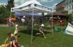 Festiválek U jezírka popáté propojil děti a seniory v lanškrounské zahradě