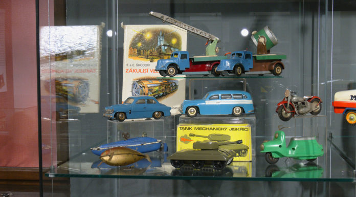 Muzeum v České Třebové ožilo nostalgií, prázdninová výstava představuje technické hračky napříč generacemi
