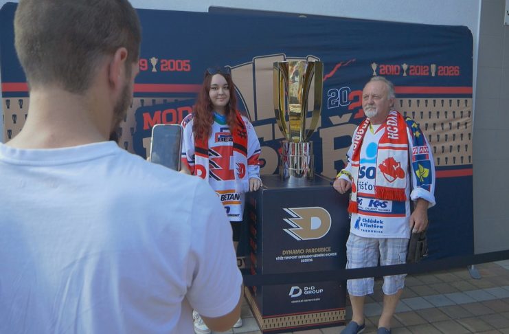 Hokejová paráda v České Třebové, Dynamo přivezlo mistrovský pohár a smazalo dvoubrankové manko a otočilo duel se Žilinou